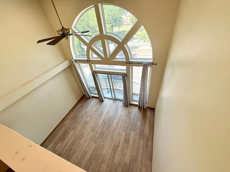 816 S College Ave — Photo 13