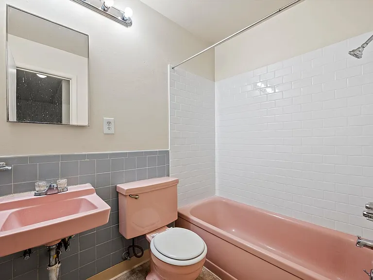 1725 Chester St — Photo 11