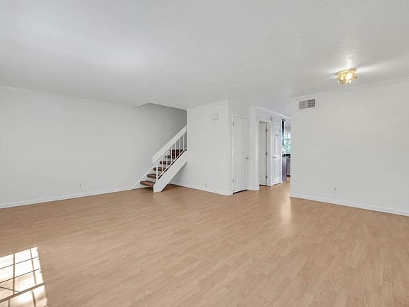 5th image of 3926 Oak Villa Cir