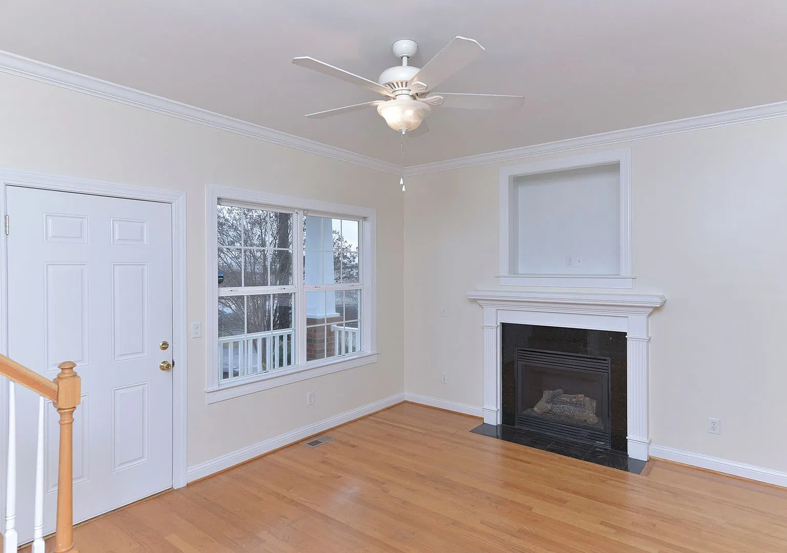 Pre-Lease 2027-2028! 3-Bedroom In Student Hotspot In Rosewood! — Photo 4