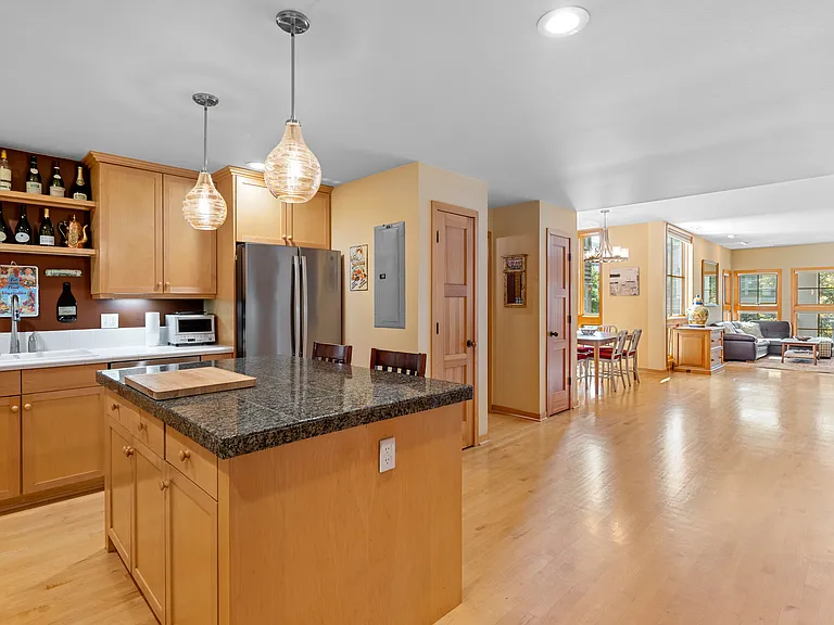 2537 NW Upshur St — Photo 10