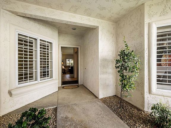 4th image of 618 Vista Lago Cir N