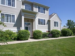 615 Cary Woods Cir, Cary, IL 60013