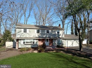 25 Oxford Dr, East Windsor, NJ 08520