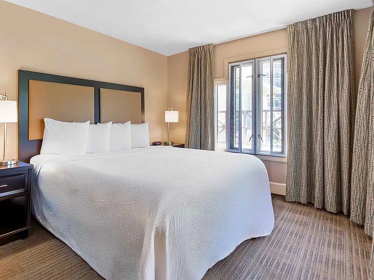 1 Bedroom Suite - 1 King Bed