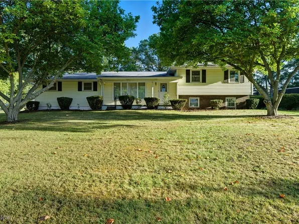 2406 Nottingham St NW, Massillon, OH 44646