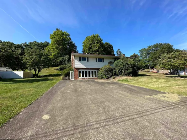 100 Blossom Dr, Morgantown, WV 26508