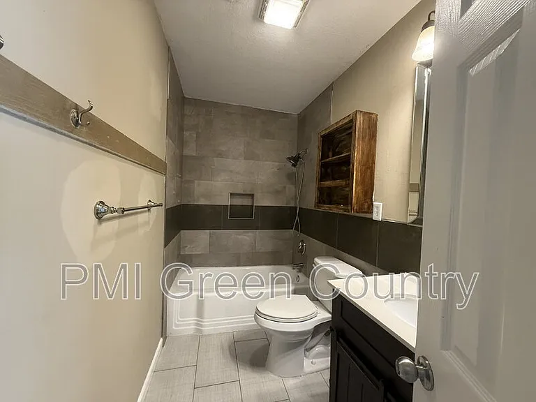 5523 S Madison Ave — Photo 9