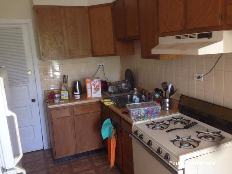 2nd image of 1202 W Altgeld St APT 1