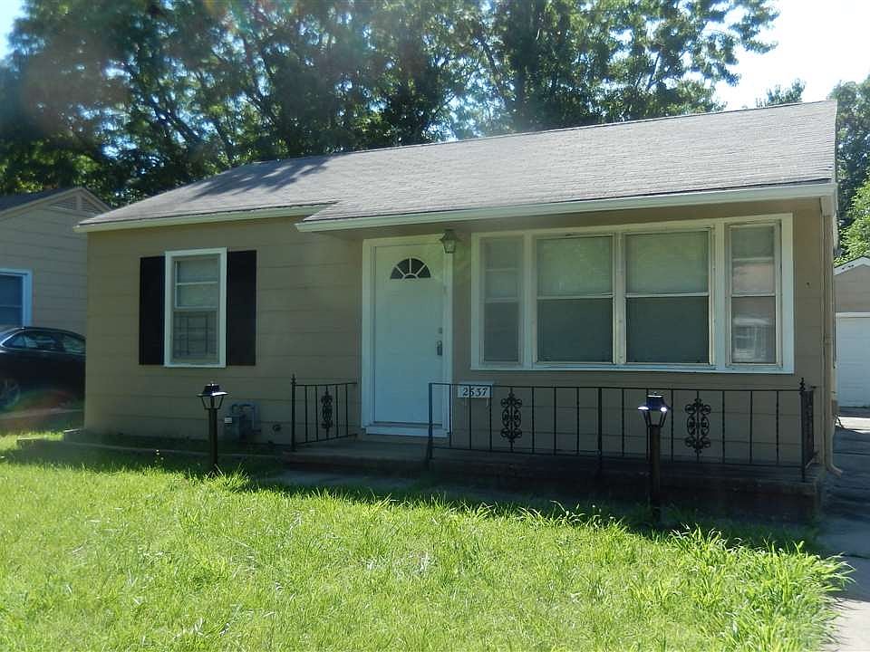 1st image of 2637 SE Virginia Ave