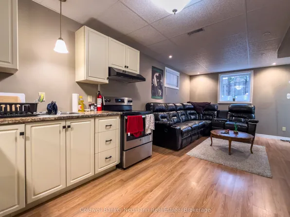 19 Peachtree Cres, Guelph, ON N1H 8K5