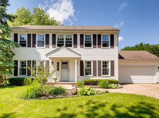 808 Longacre Ct, Island Lake, IL