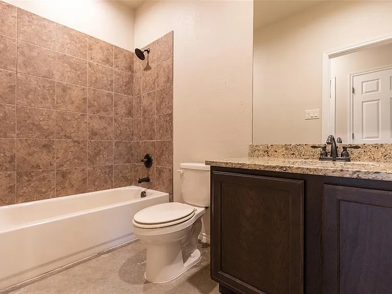 351 Joanne Loop #A — Photo 3