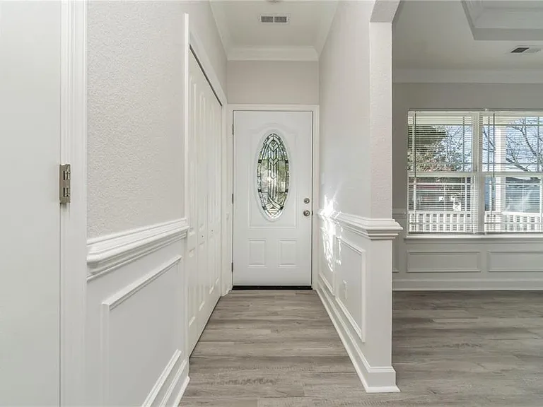 445 Rogers Ave — Photo 5