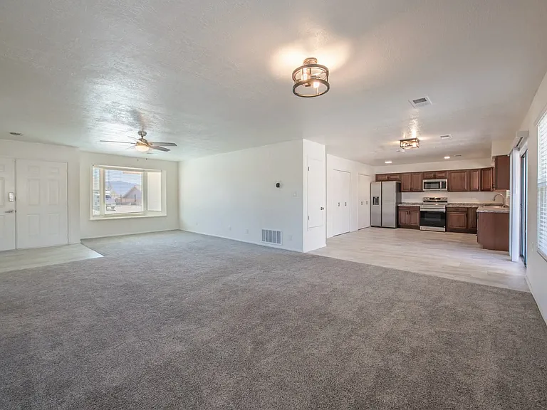 409 Longwood Dr NE — Photo 19