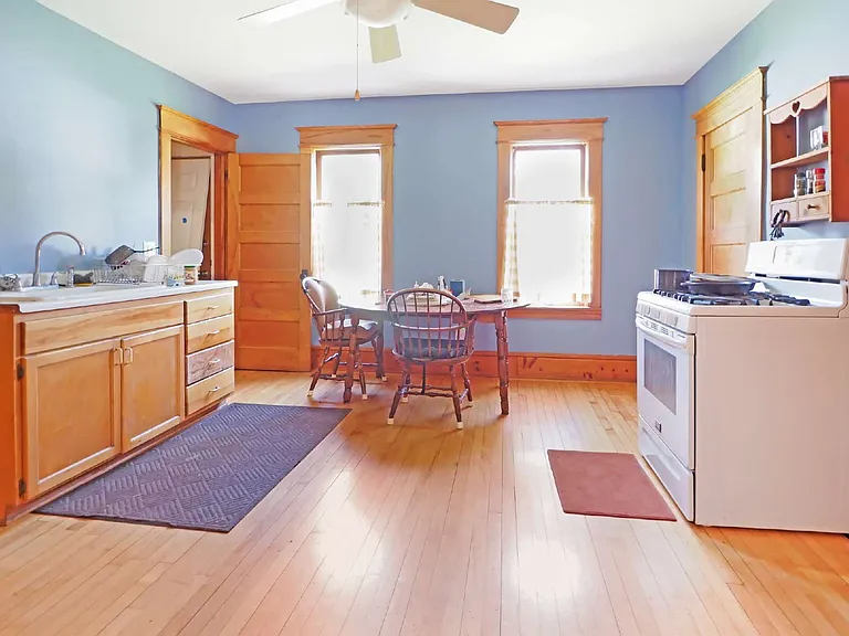 1182 Woodbridge St — Photo 5