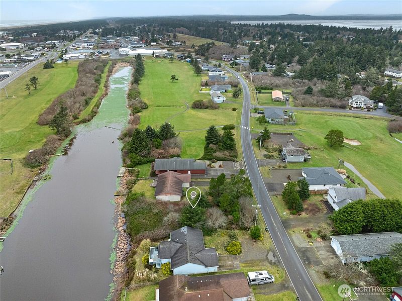 5th image of 569 Canal Drive NE