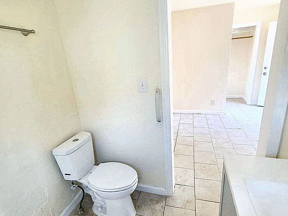 3rd image of 1425 Macarthur Blvd #14