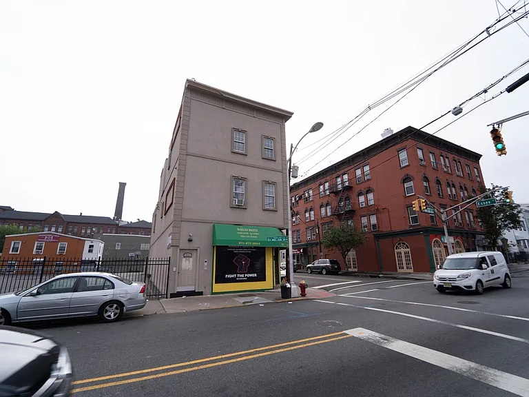 331 Straight St #2 — Photo 1
