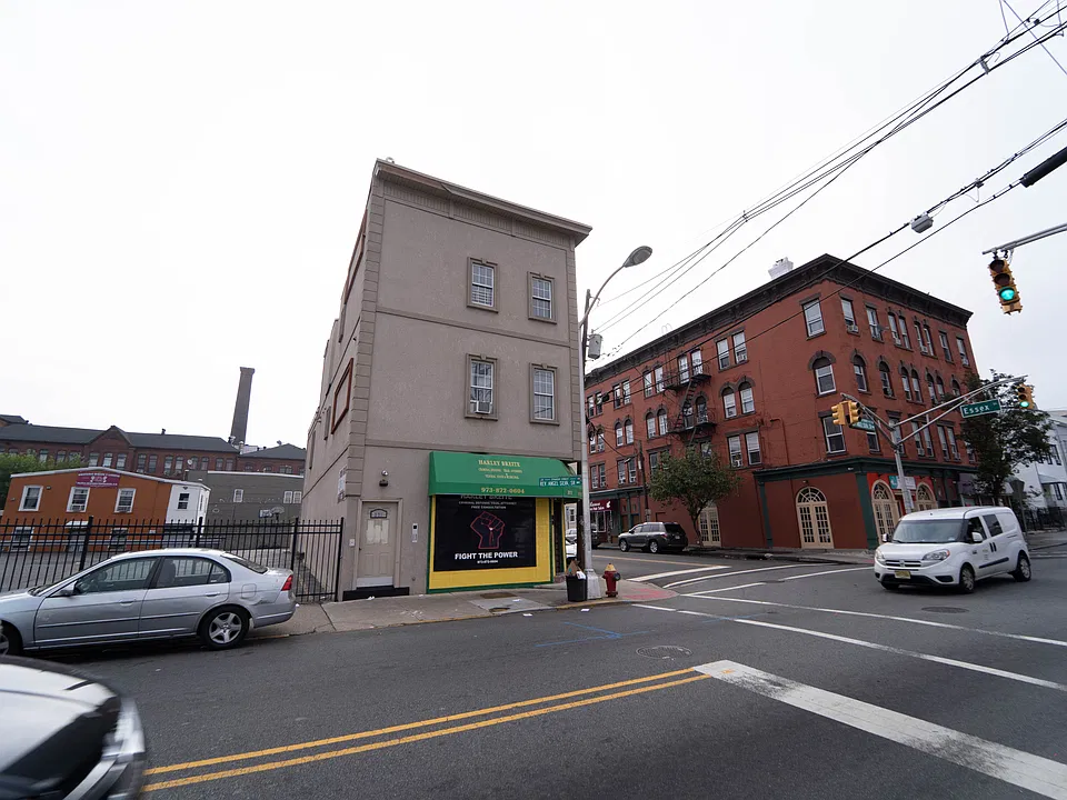 Building Photo 3