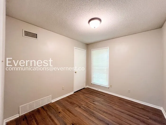 6375 Greenbriar Dr — Photo 9