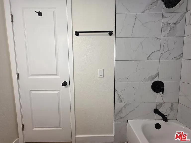 535 W 4th St #110 — Photo 35