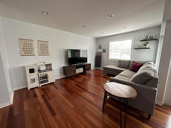 5th image of 351 NW 36 Avenue