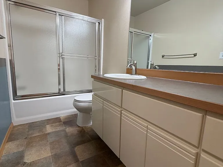 1721 Angela St — Photo 15