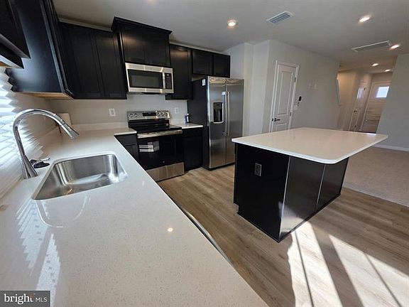 2nd image of 2765 Apricot Dr
