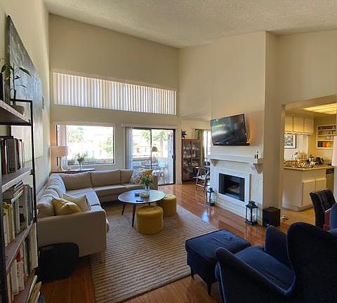 2nd image of 2143 Montrose Ave Unit 313