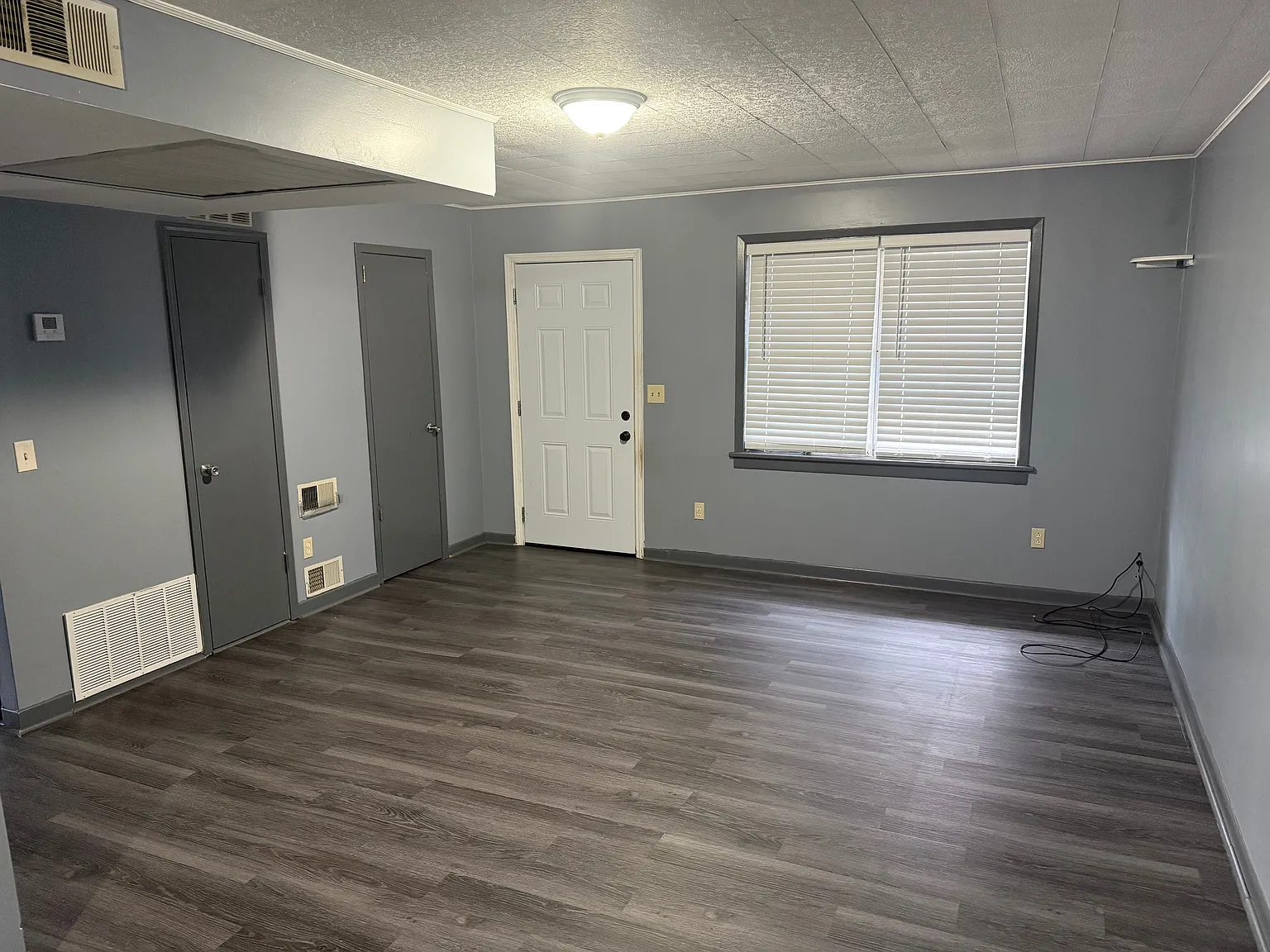 2 bed, 1000 sqft, $1,100 — Photo 2