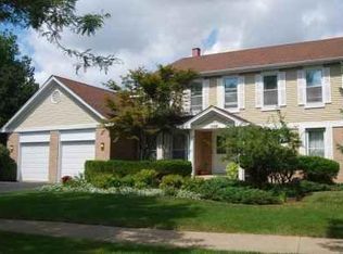 2318 E Hunter Dr, Arlington Heights, IL 60004
