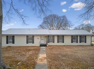 2610 Barnes Dr, Hokes Bluff, AL 35903