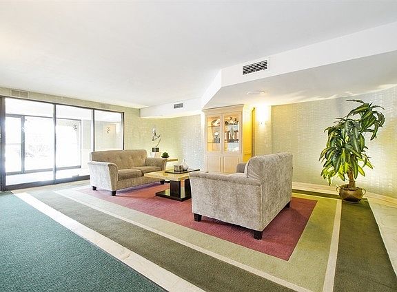 4th image of 4601 W Touhy Ave APT 707
