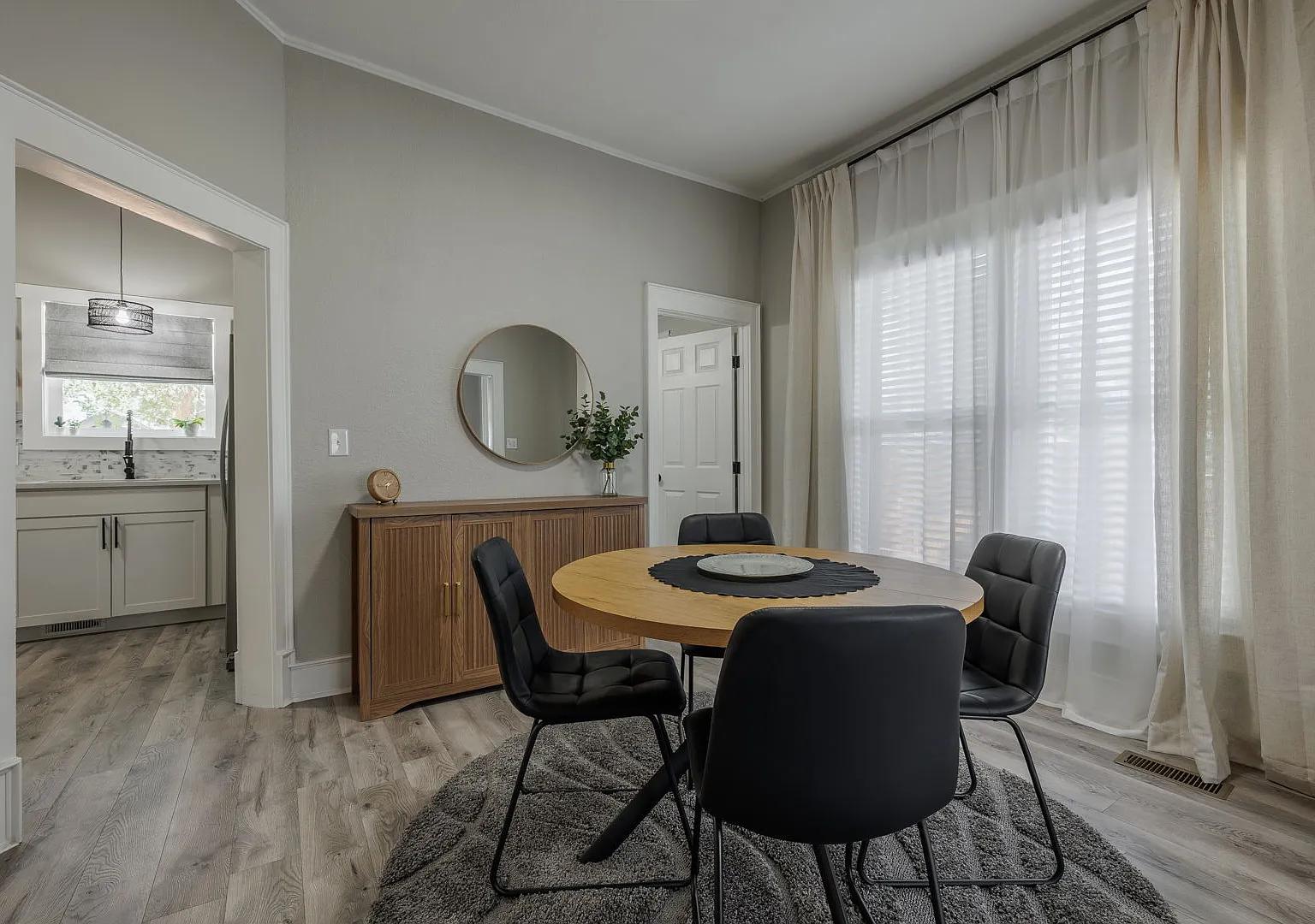 2 bed, 744 sqft, $2,000 — Photo 4