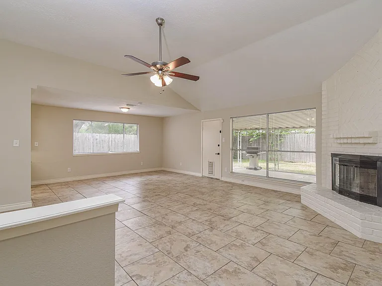 4922 Bridgemont Ln — Photo 3