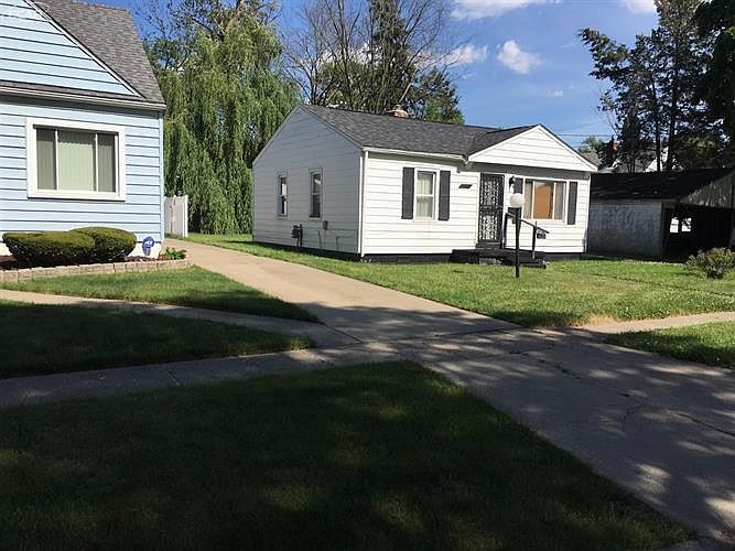 2nd image of 3412 Comstock Ave