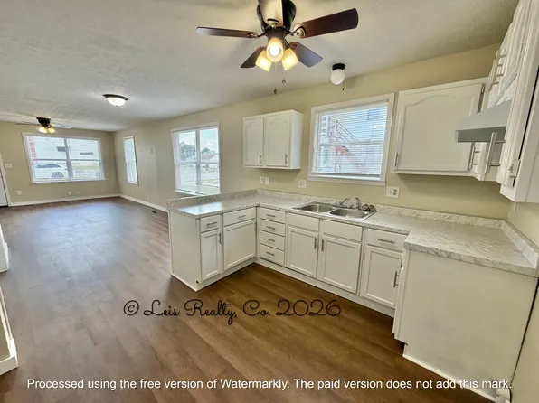 904 Race Dr, Troy, OH 45373