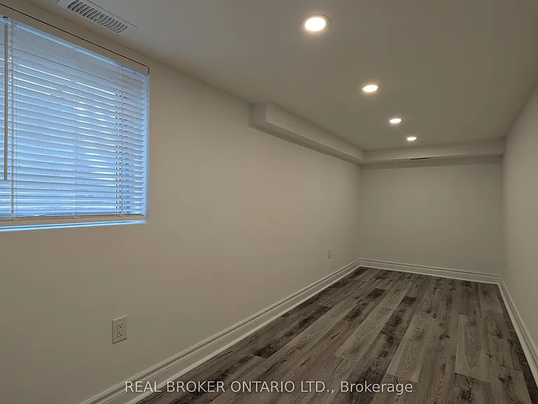 1150 Woodbine Ave #4 — Photo 3