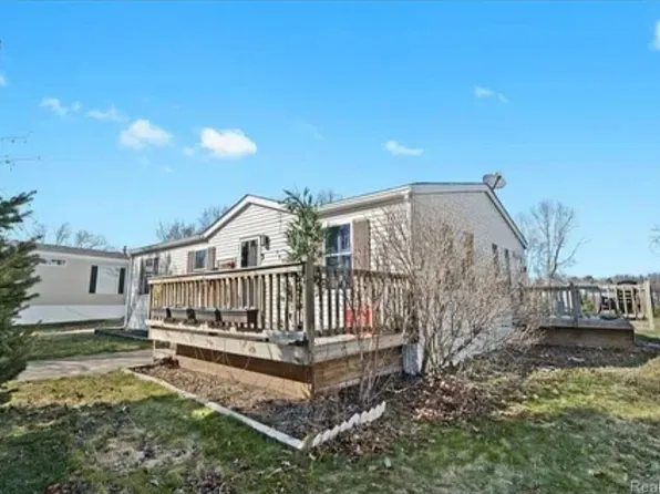 3606 Pinoak St, Clarkston, MI 48348