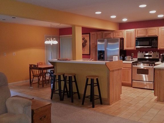 3rd image of 7032 Queensway Ln