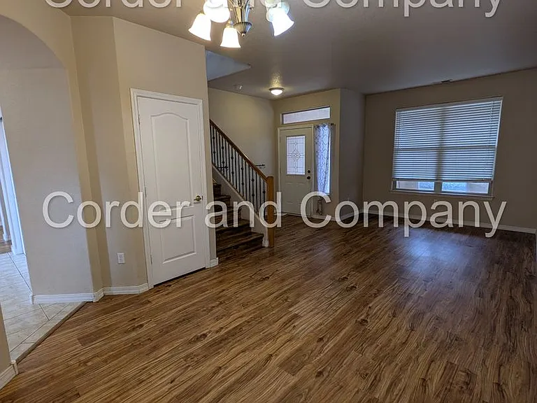 8827 Hampton Ave NE — Photo 5