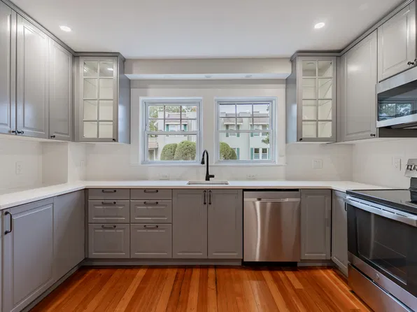 35 Rossmere St, Newtonville, MA 02460