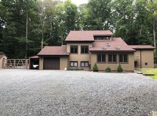 17 Chickadee Ct, Lakeville, PA 18438