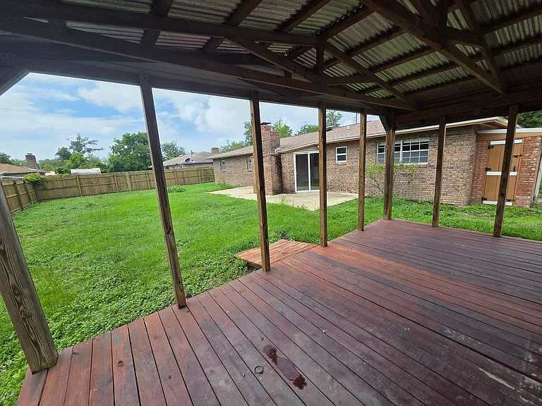 411 Shade St — Photo 23
