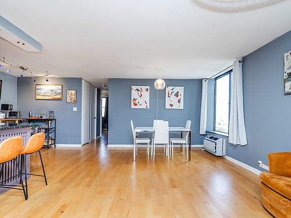 5th image of 1339 N Dearborn St APT 15A
