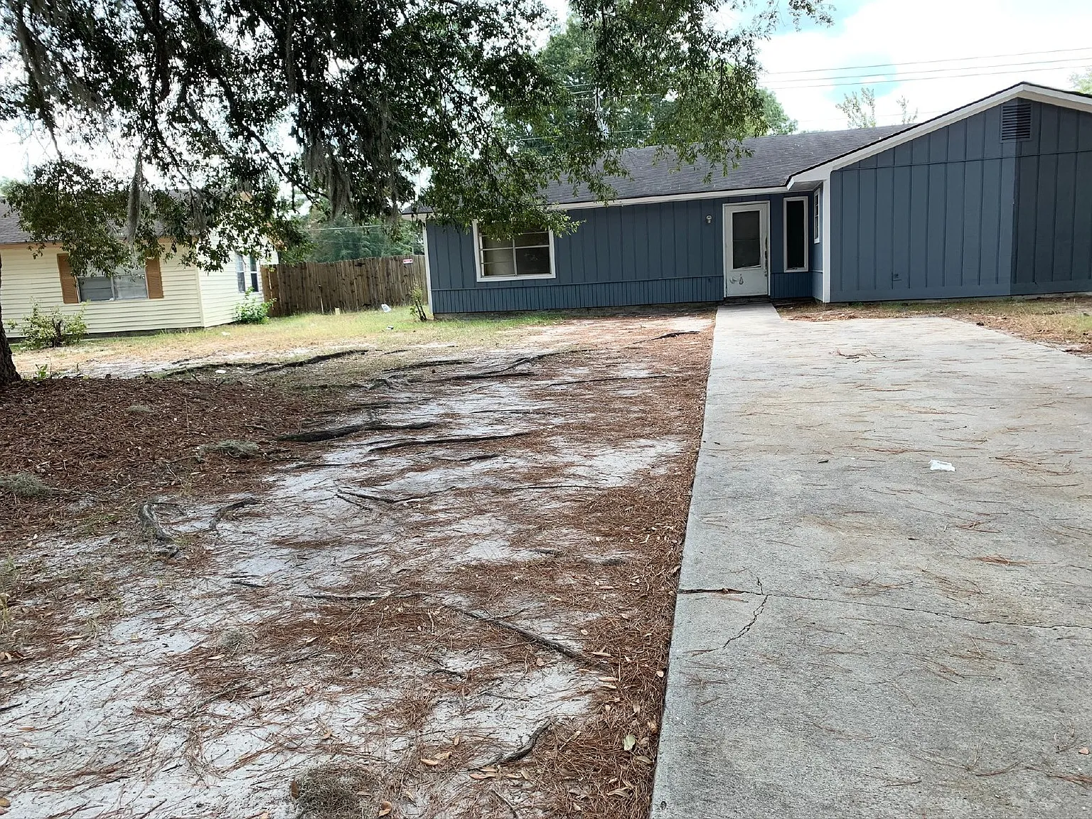 3 bed, 2.0 bath, 1290 sqft, $1,300 — Photo 3
