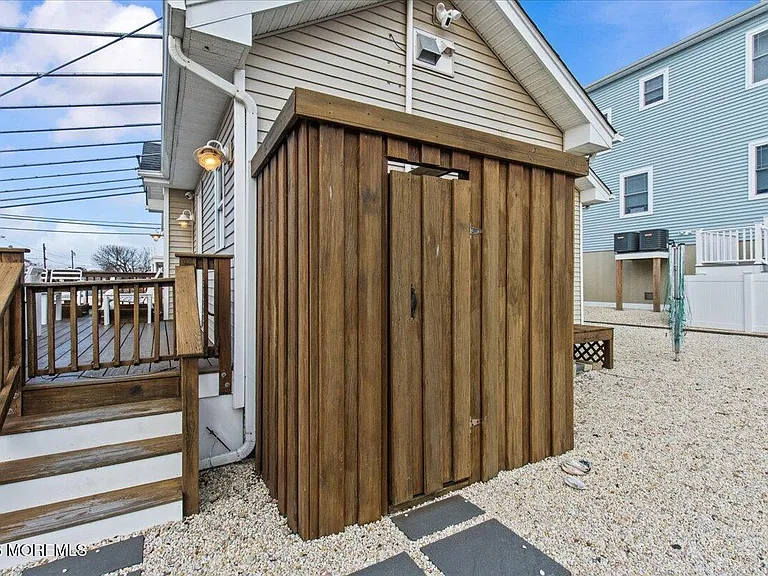 106 Makin Ave — Photo 25