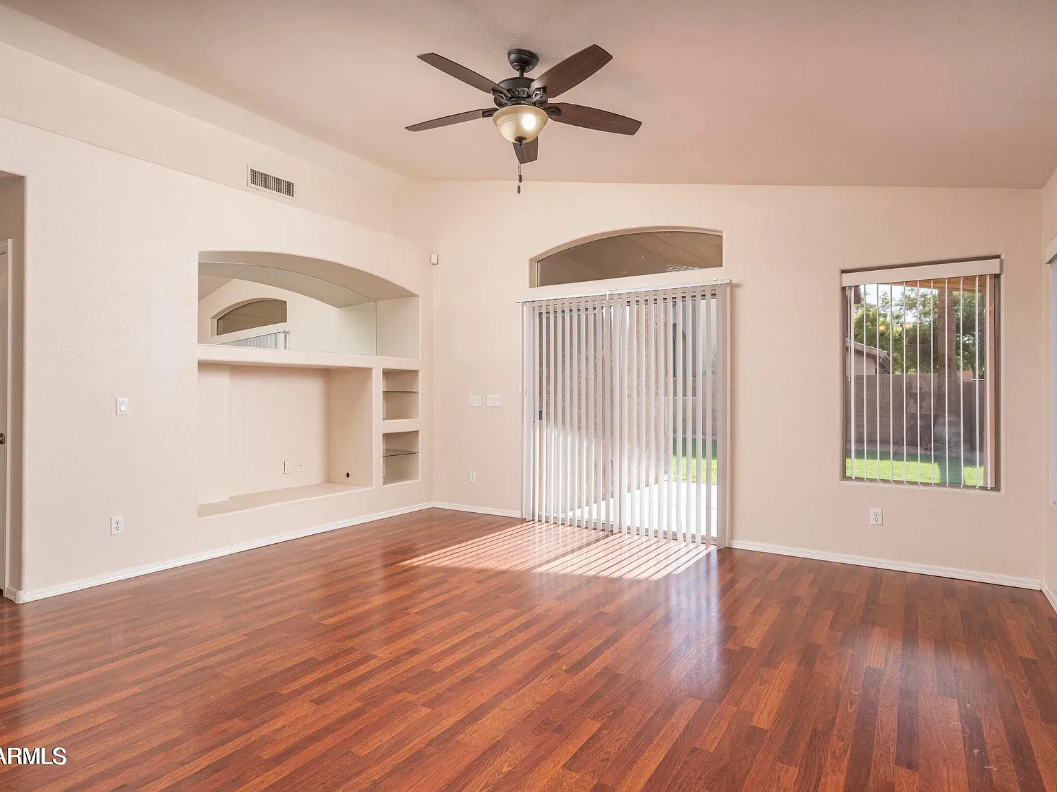 3 bed, 2.0 bath, 1358 sqft, $2,300 — Photo 4
