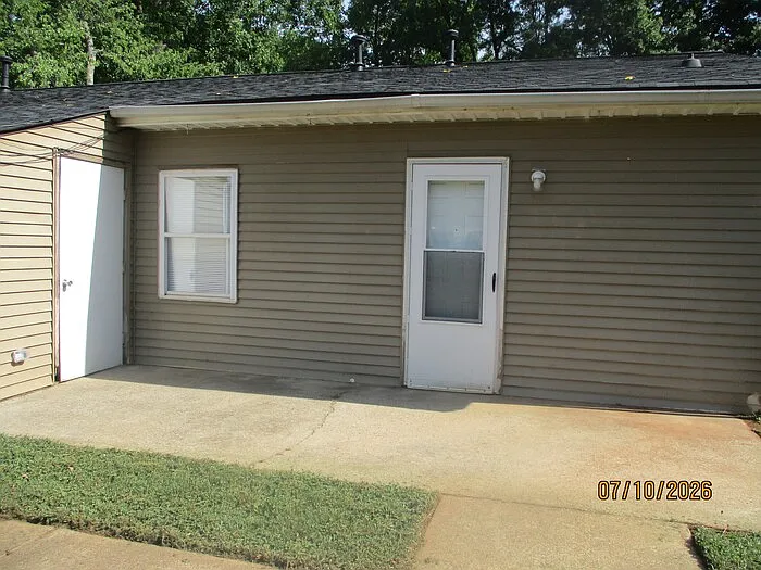 327 Oak St #327 — Photo 2